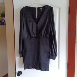 LIKE NEW WOMENS DESIGNER DRESS